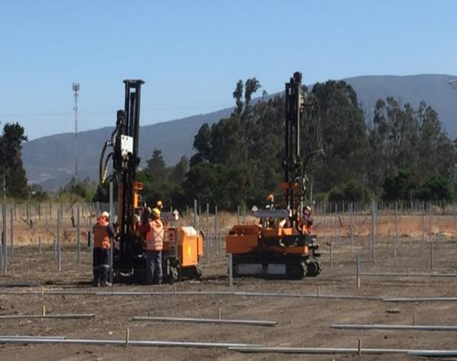 Sistema solar modular a campo raso en construcción