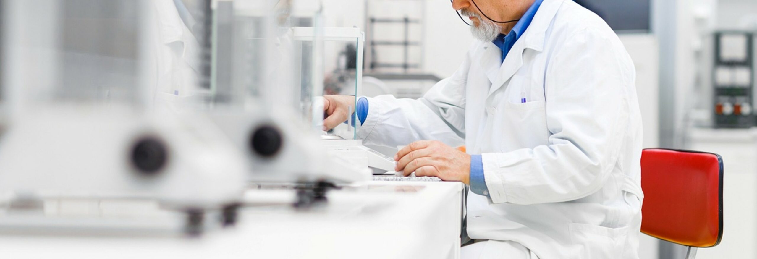 Ingeniero en laboratorio