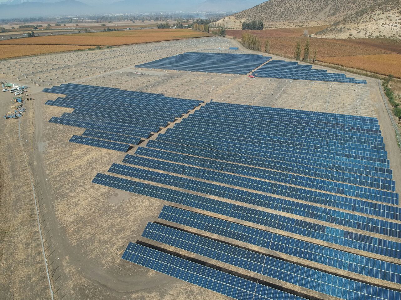 Planta solar fotovoltaica vista aérea
